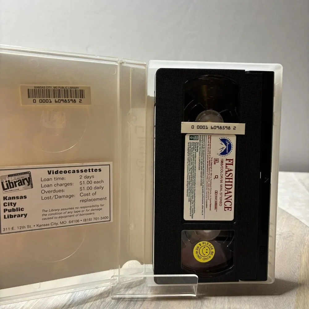 Flashdance (VHS, 1983) - Picture 2 of 2